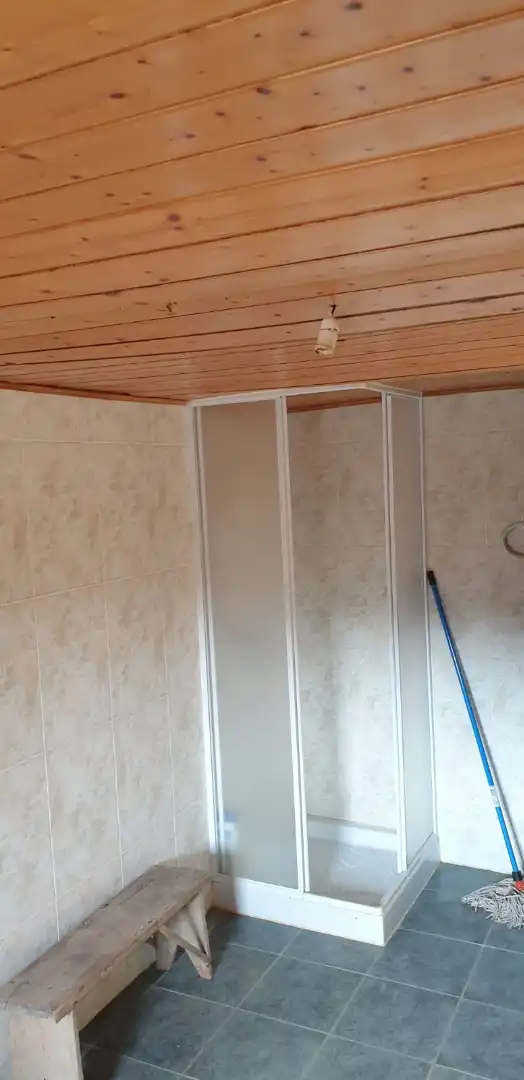 Bany de Casa o xalet en venda en Valle de Manzanedo amb Jardí privat, Moblat i Balcó