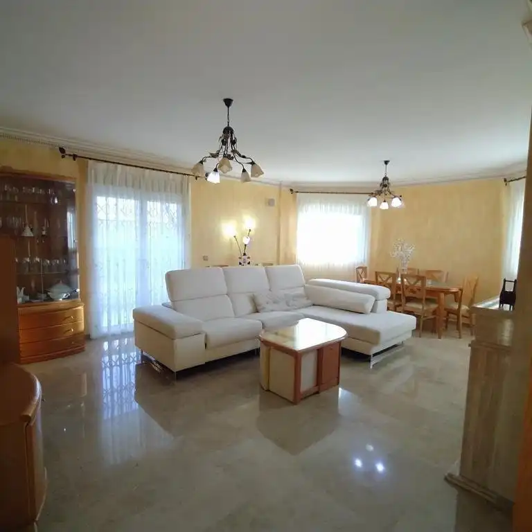 Sala d'estar de Casa o xalet en venda en Orihuela amb Aire condicionat, Jardí privat i Terrassa