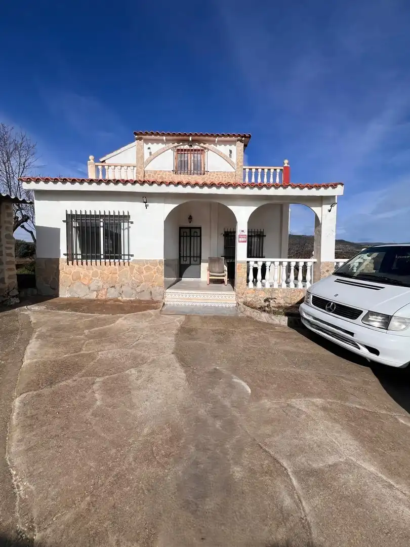 Xalet amb terrassa en venda a Villar del Arzobispo
