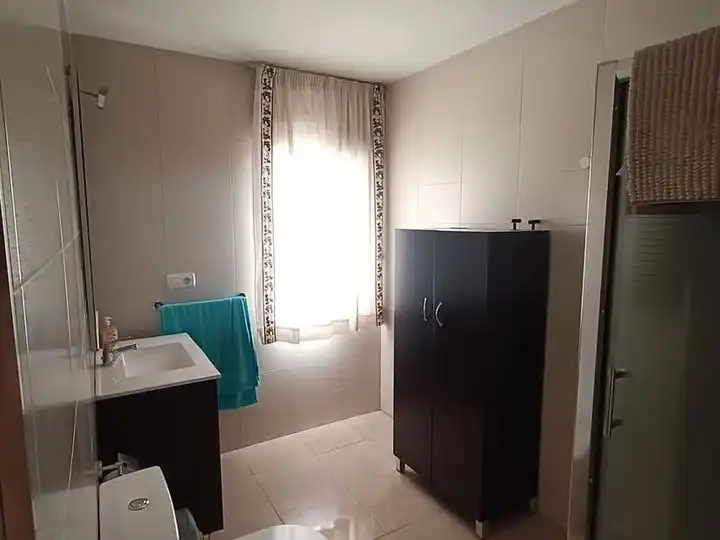 Bathroom of Flat for share in Norte-Sierra