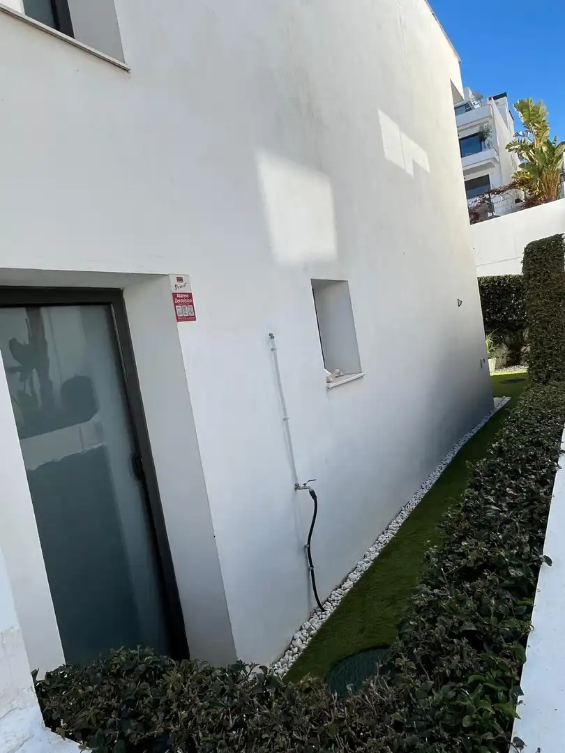 Vista exterior de Piso en venta en La Alcaidesa con Aire acondicionado, Jardín privado y Terraza