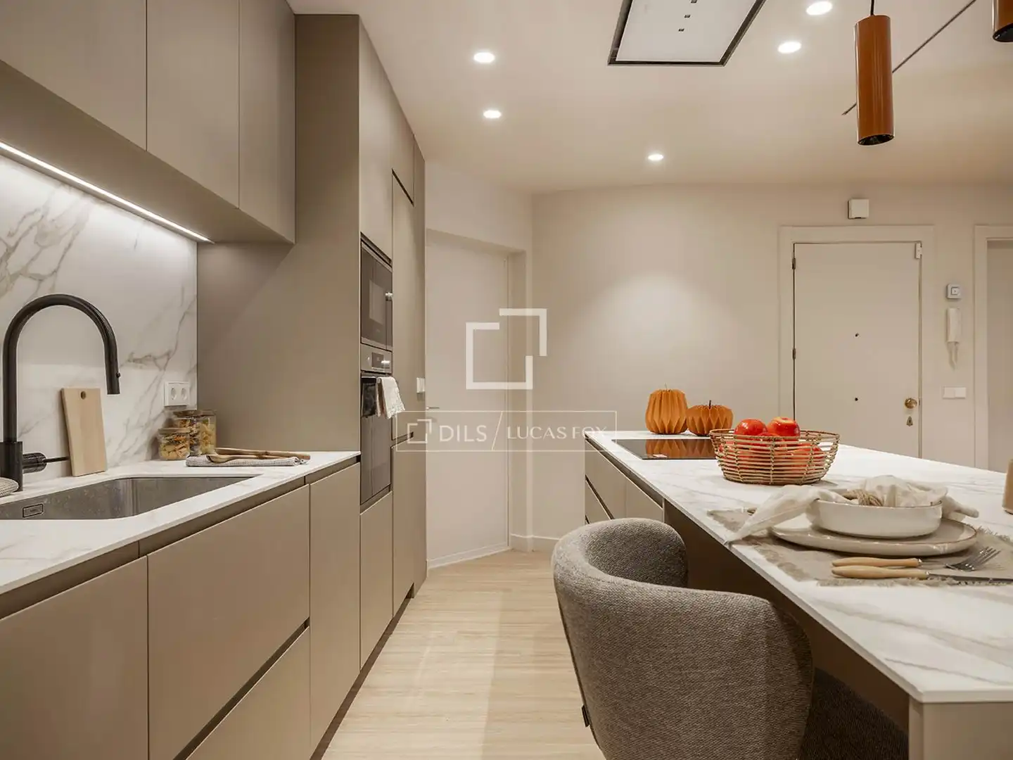 Cocina de Piso en venta en Barcelona con Aire acondicionado, Calefacción y Jardín privado