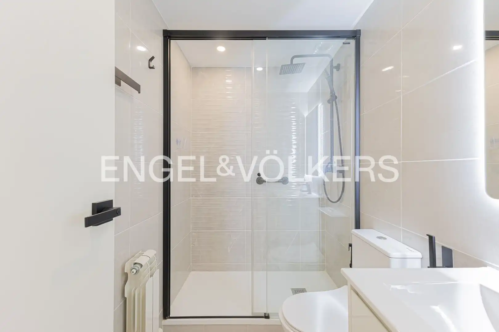 Bathroom of Flat for sale in Barcelona  with Air Conditioner, Heating and Terrace