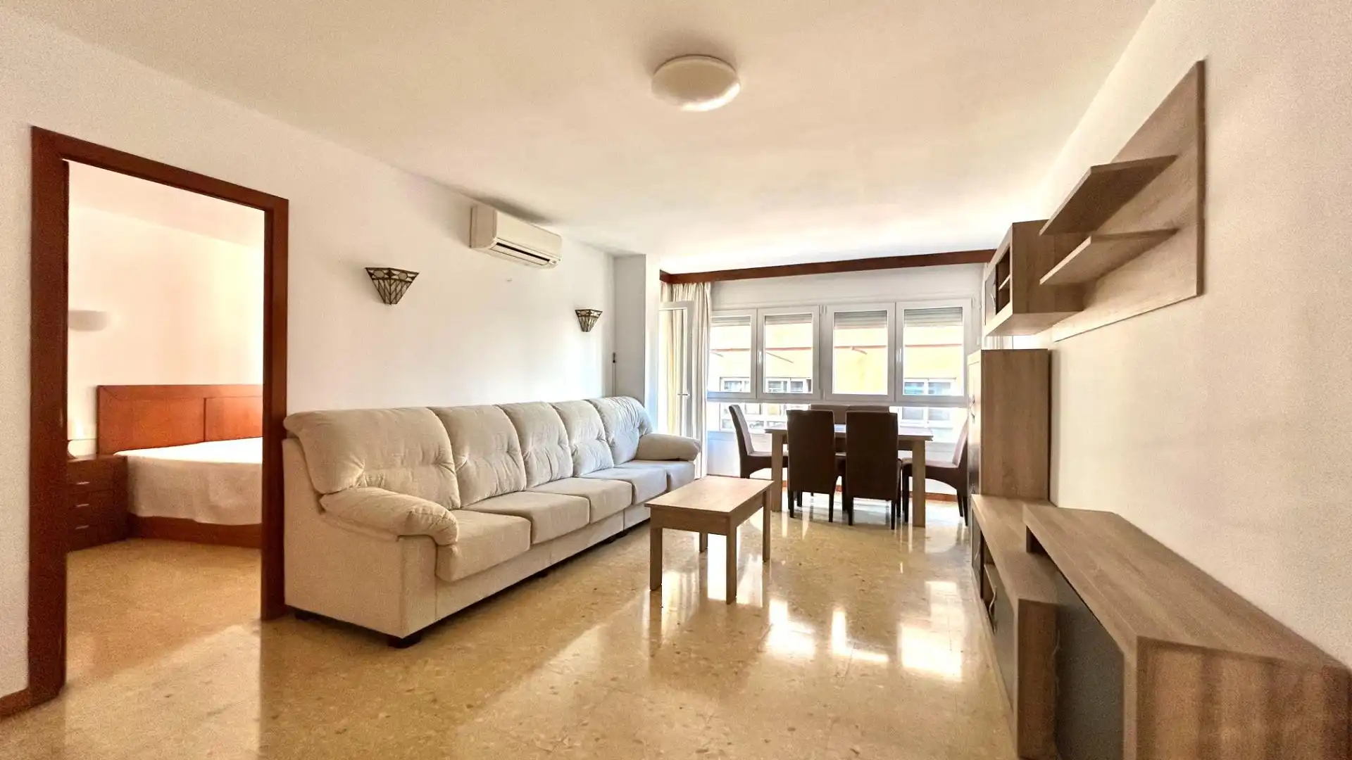 Sala de estar de Piso de alquiler en  Palma de Mallorca con Aire acondicionado