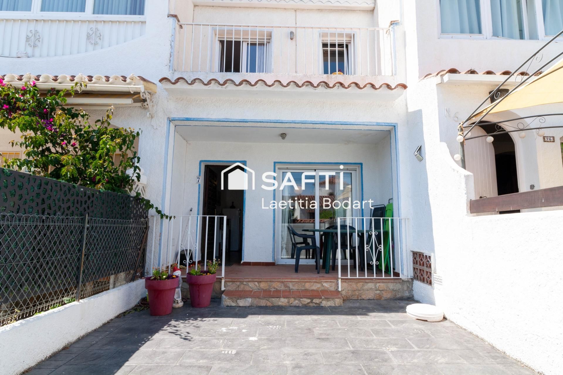 Exterior view of Single-family semi-detached for sale in Empuriabrava  with Terrace and Balcony