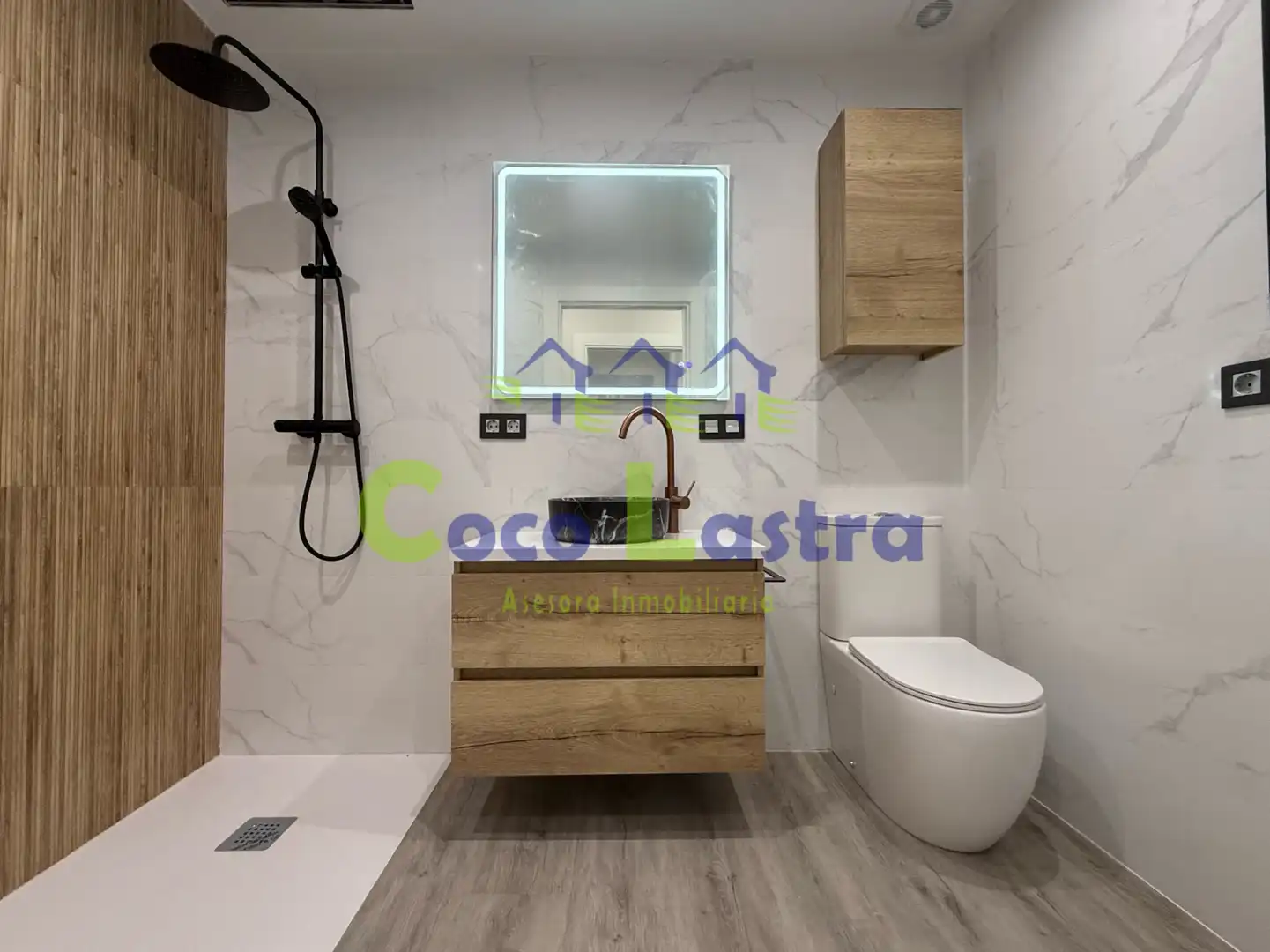 Badezimmer von Erdgeschoss zum Verkauf in Salamanca mit Klimaanlage, Heizung und Parkett
