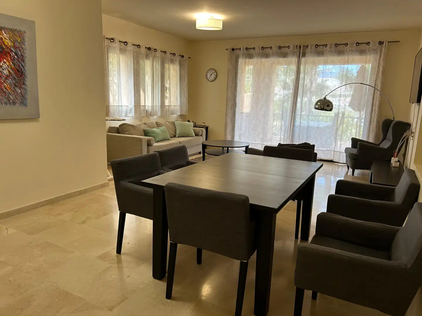 Menjador de Apartament de lloguer en Estepona amb Aire condicionat, Moblat i Internet