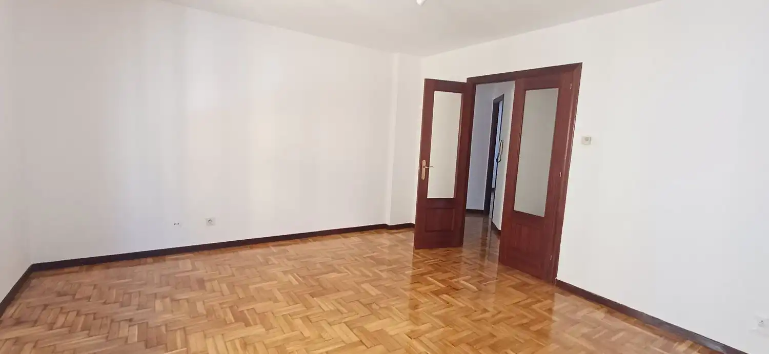 Habitación de Piso de alquiler en Gijón  con Calefacción, Trastero y Piscina