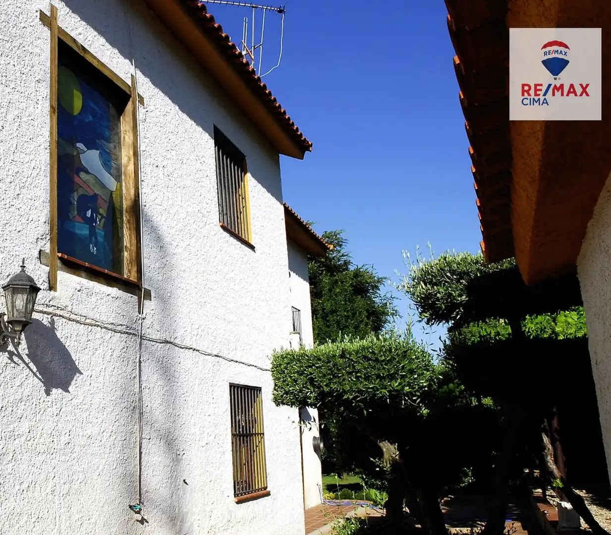 Vista exterior de Casa o xalet en venda en Baza amb Aire condicionat, Calefacció i Jardí privat