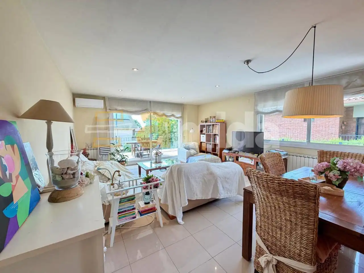 Sala d'estar de Casa o xalet en venda en Sabadell amb Aire condicionat, Calefacció i Jardí privat