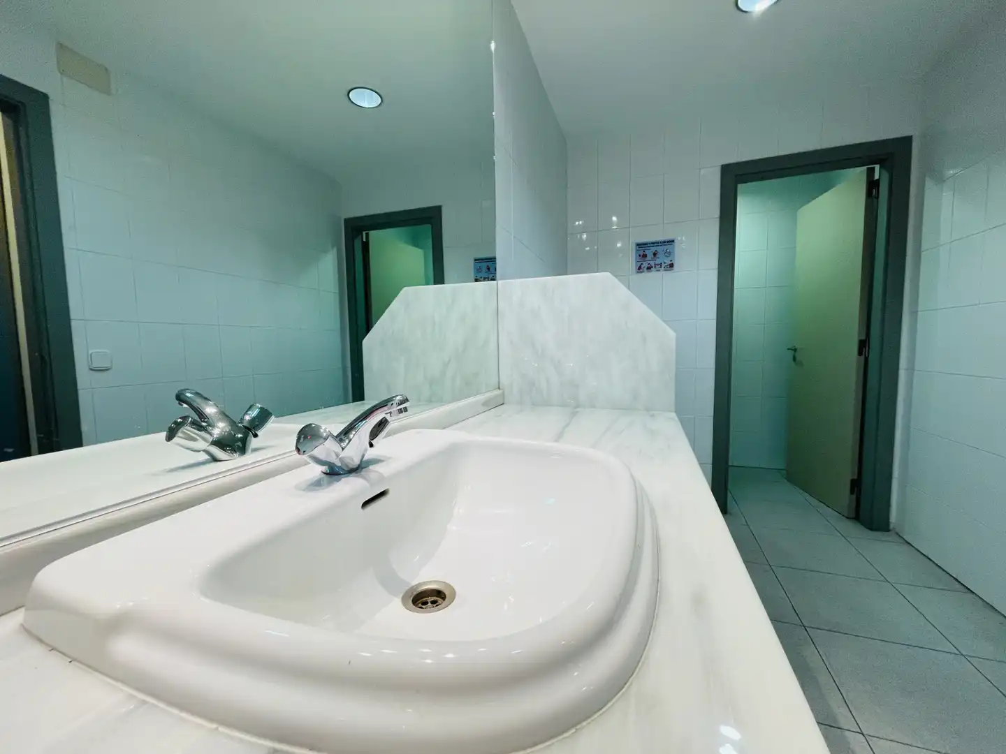 Baño de Local de alquiler en Toledo con Aire acondicionado, Calefacción y Alarma