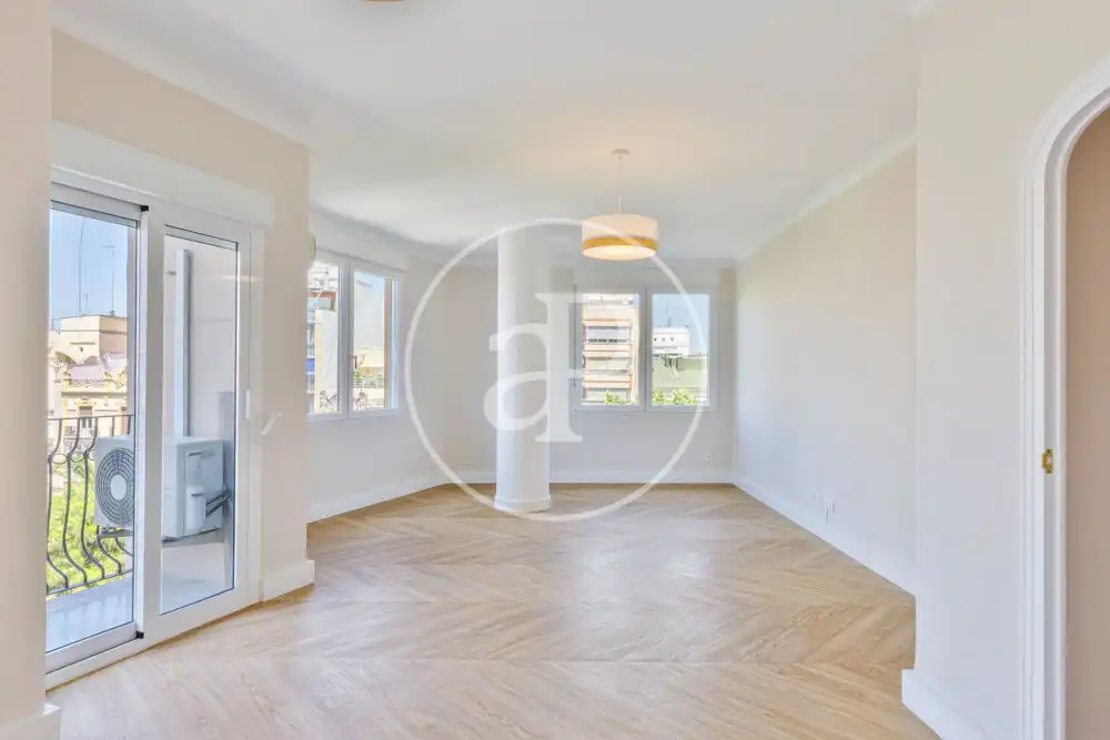 Living room of Flat for rent in Valencia  with Air Conditioner, Heating and Balcony