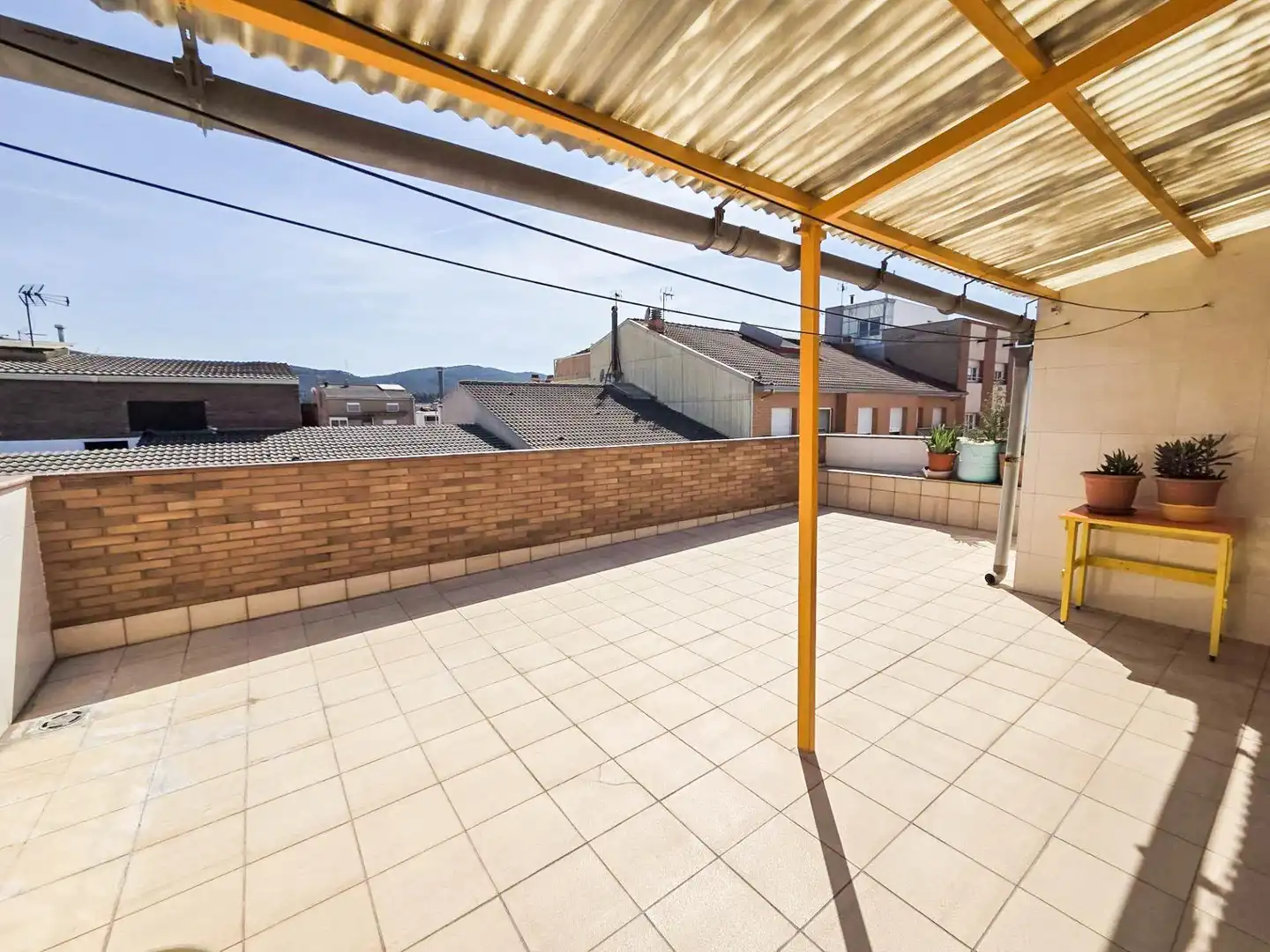 Terrasse von Einfamilien-Reihenhaus zum Verkauf in Vilanova del Camí mit Heizung, Terrasse und Abstellraum