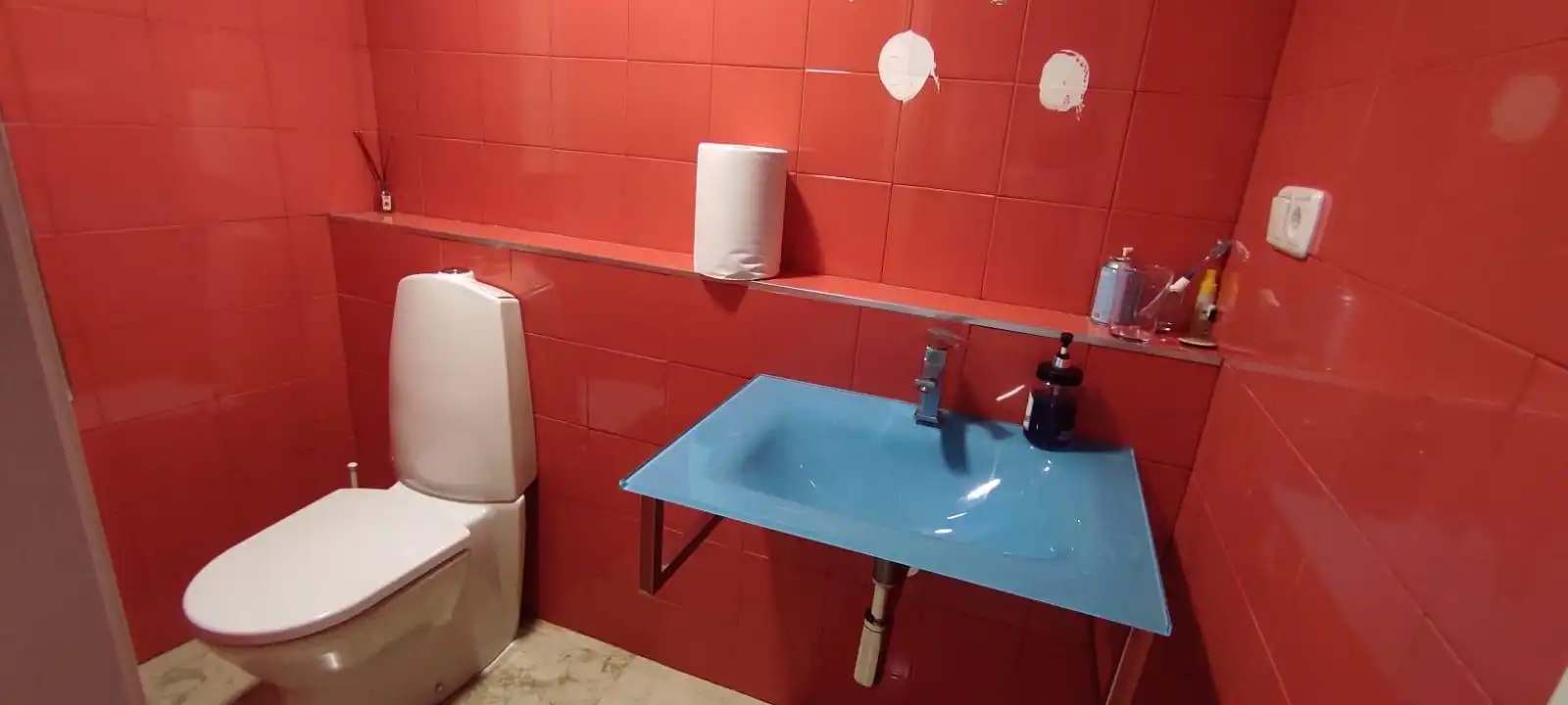 Badezimmer von Büro zur Miete in Granada mit Klimaanlage, Heizung und Abstellraum