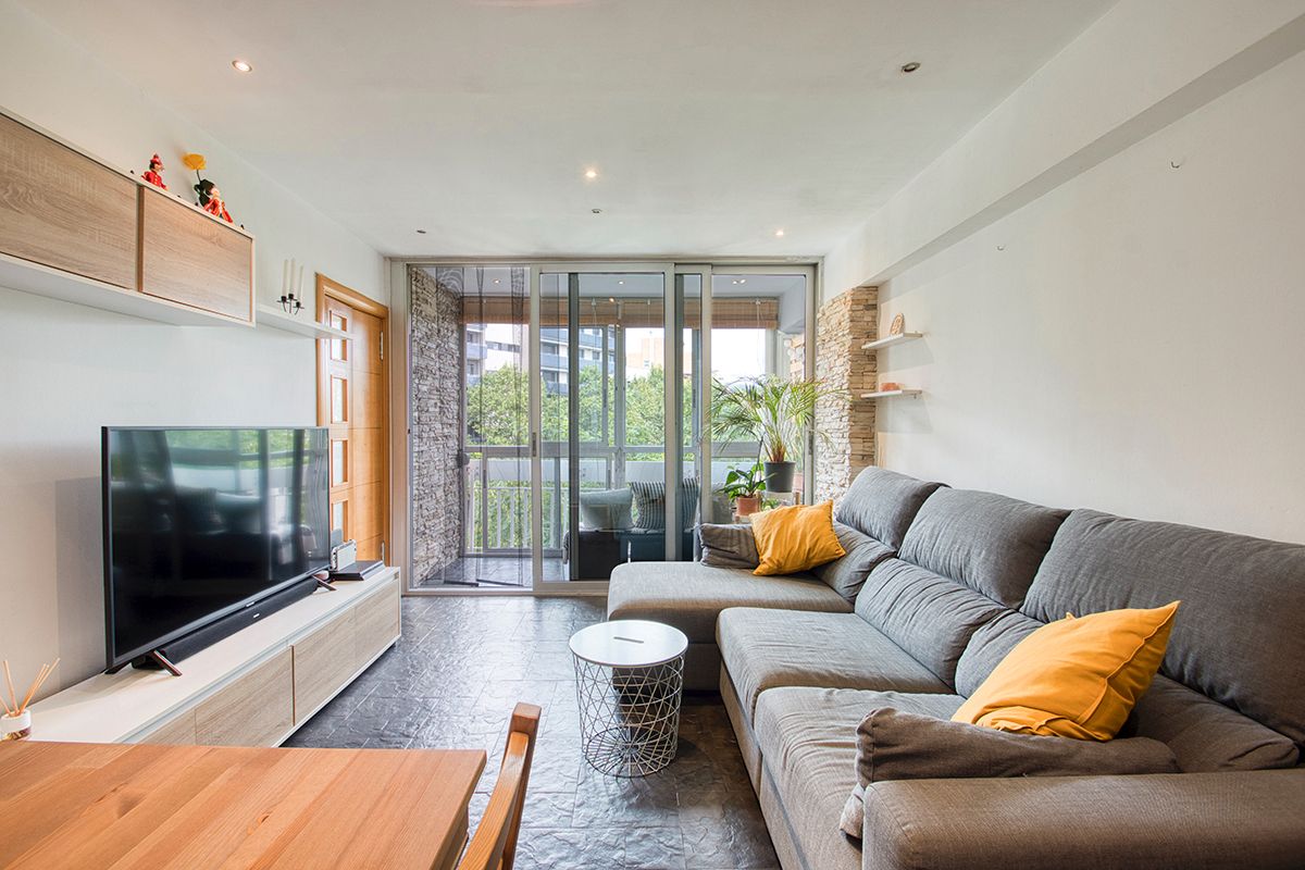 Living room of Flat for sale in Viladecans  with Parquet flooring and Balcony