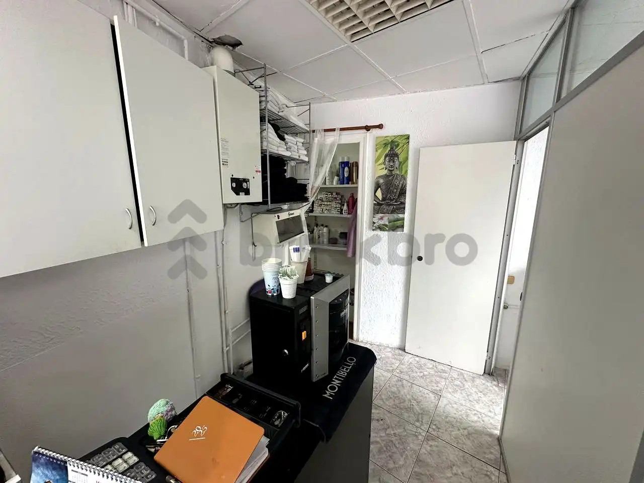 Cocina de Local en venta en L'Hospitalet de Llobregat con Aire acondicionado