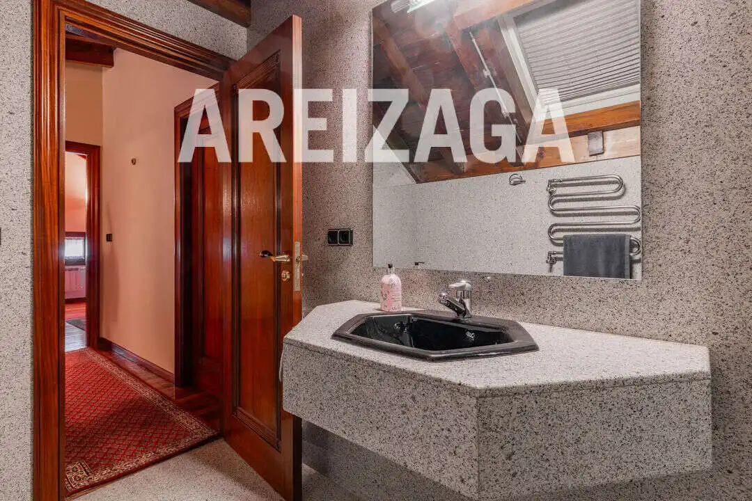 Bany de Casa o xalet en venda en Donostia - San Sebastián  amb Aire condicionat, Calefacció i Terrassa