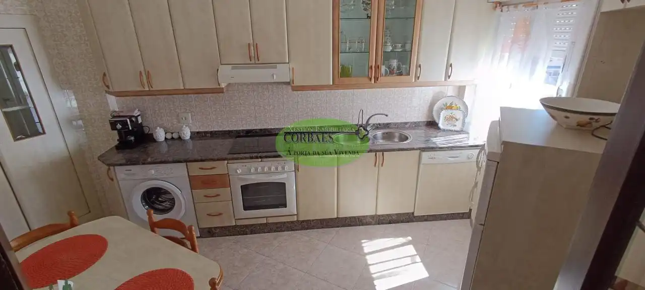 Cuina de Pis de lloguer en Ourense Capital  amb Calefacció, Traster i Moblat