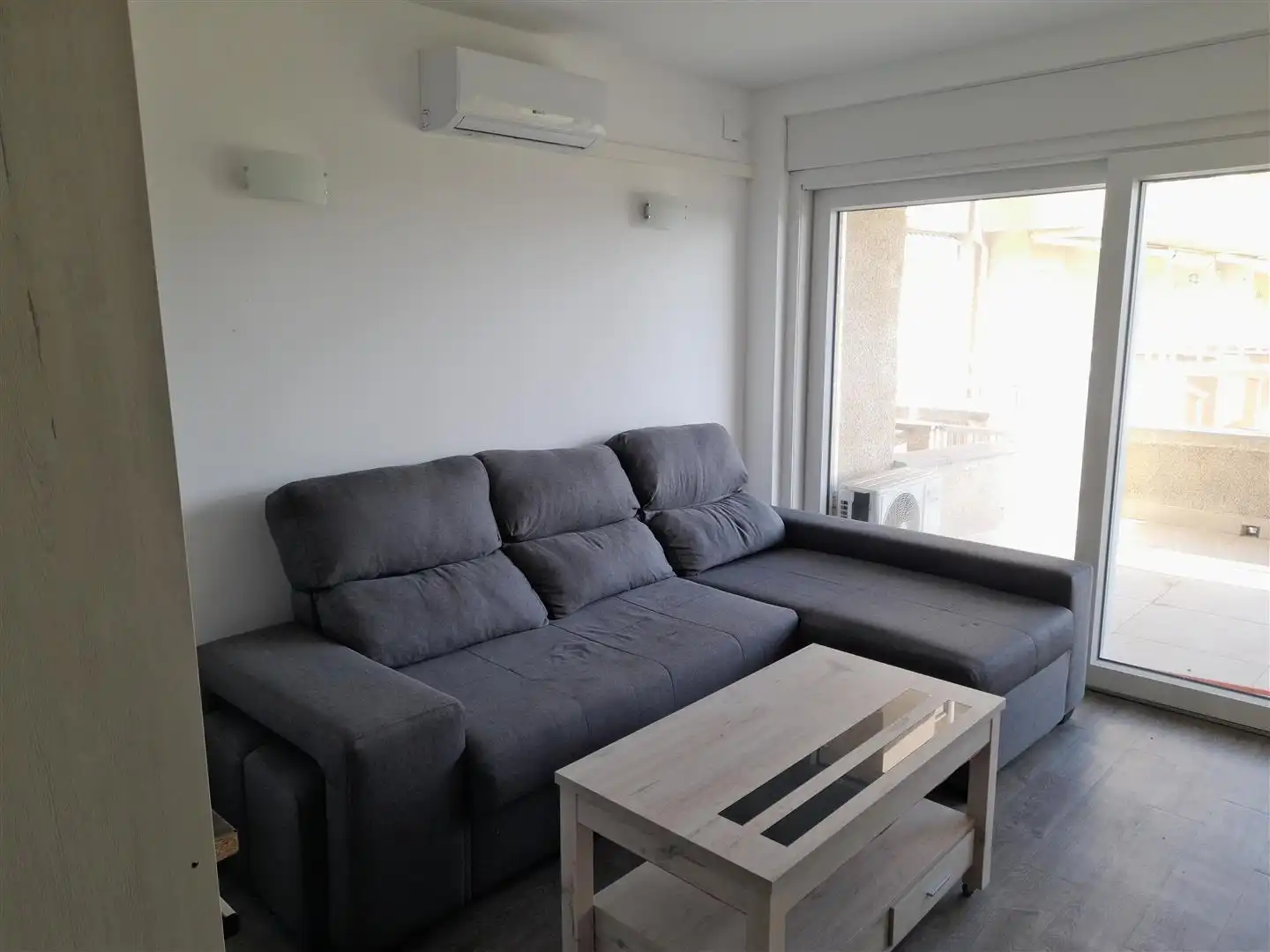 Sala de estar de Apartamento en venta en L'Estartit con Aire acondicionado, Calefacción y Jardín privado
