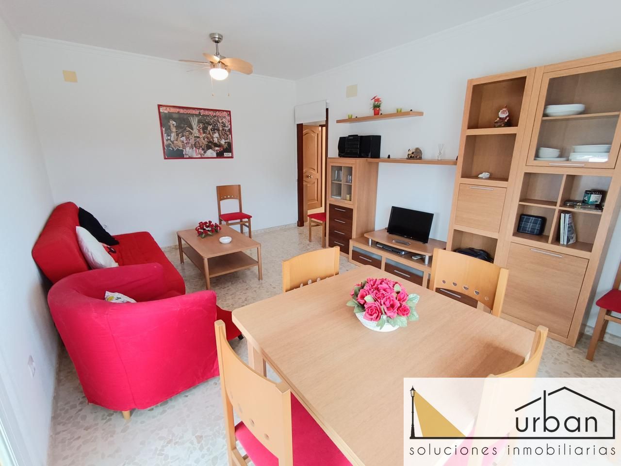 Sala d'estar de Pis en venda en Chipiona amb Aire condicionat i Moblat