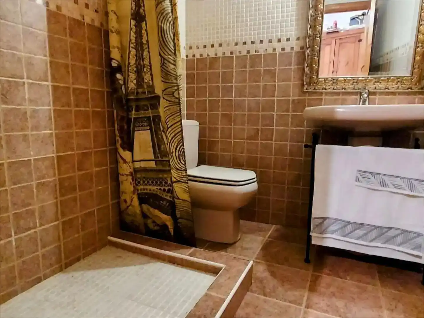 Baño de Piso en venta en Ayllón con Parquet, Trastero y Balcón