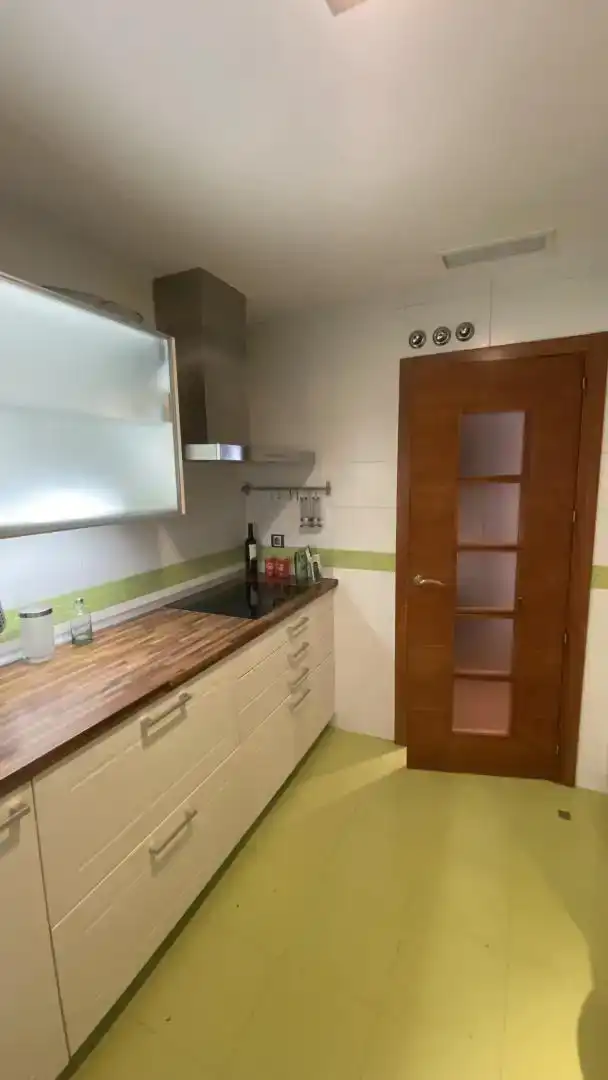 Cocina de Piso en venta en  Granada Capital con Piscina y Balcón