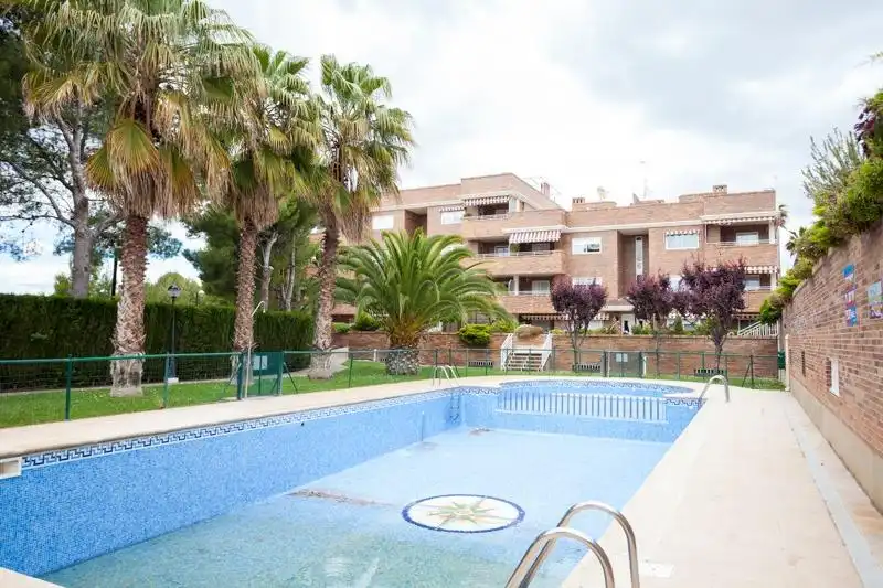 Piscina de Casa adosada de alquiler en Zaragoza con Aire acondicionado, Calefacción y Jardín privado