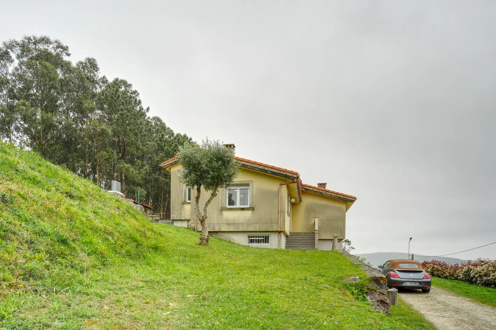 Vista exterior de Casa o xalet en venda en Malpica de Bergantiños amb Calefacció, Jardí privat i Parquet