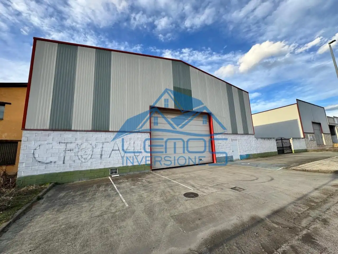 Vista exterior de Nave industrial en venta en Bembibre