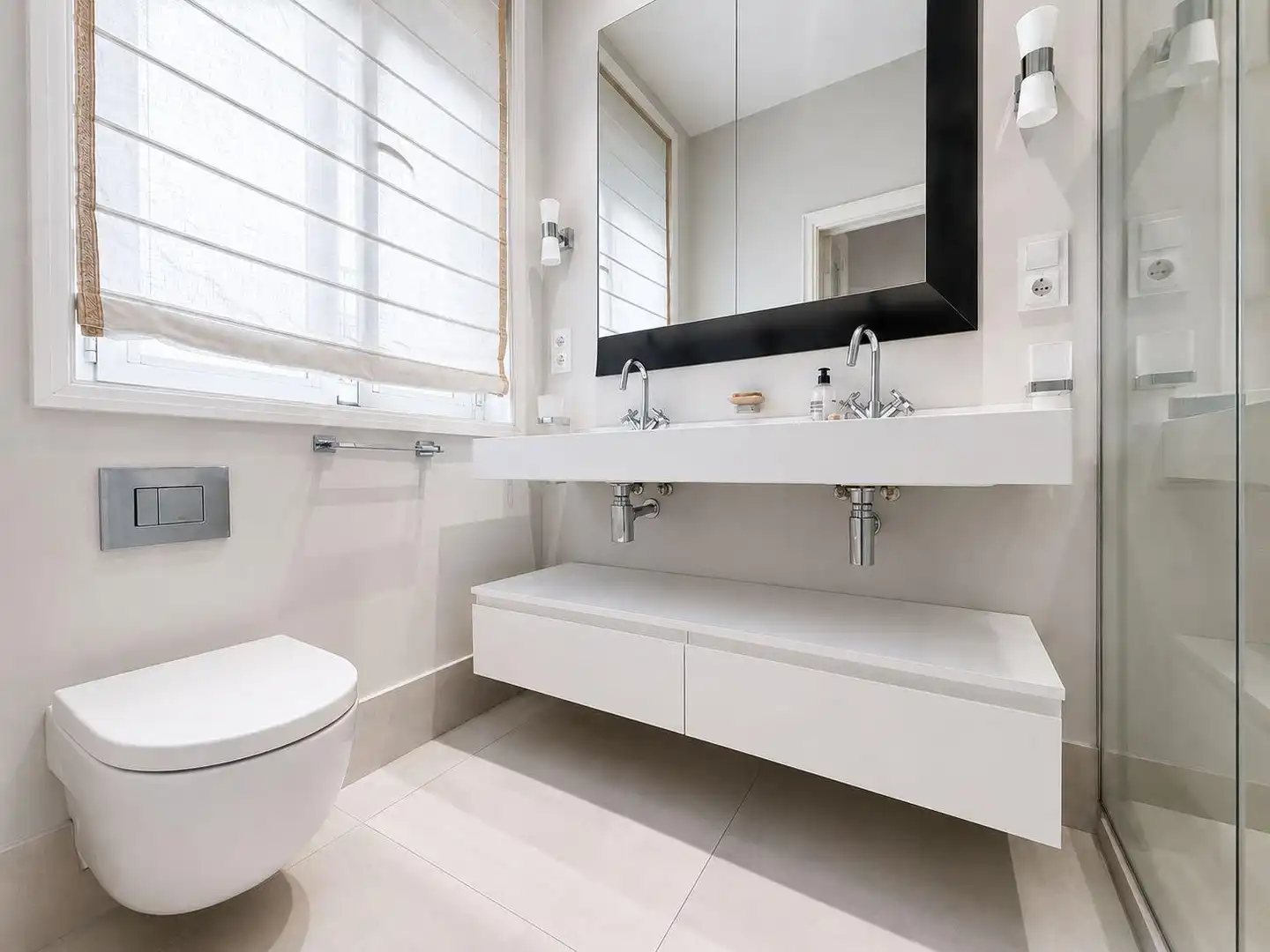 Badezimmer von Wohnung zur Miete in Madrid mit Klimaanlage und Heizung