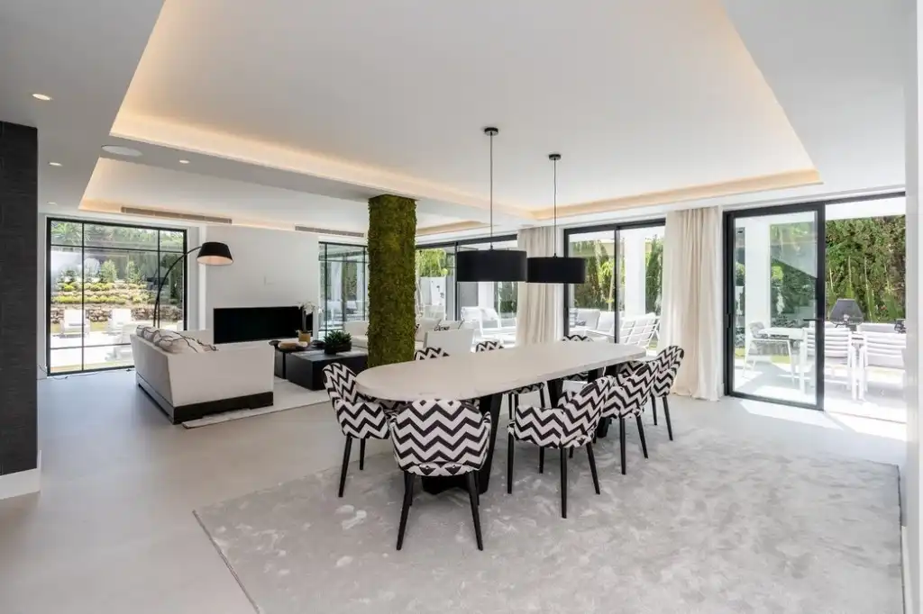 Chalet con piscina en venta en Nueva Andalucía, imagen 4