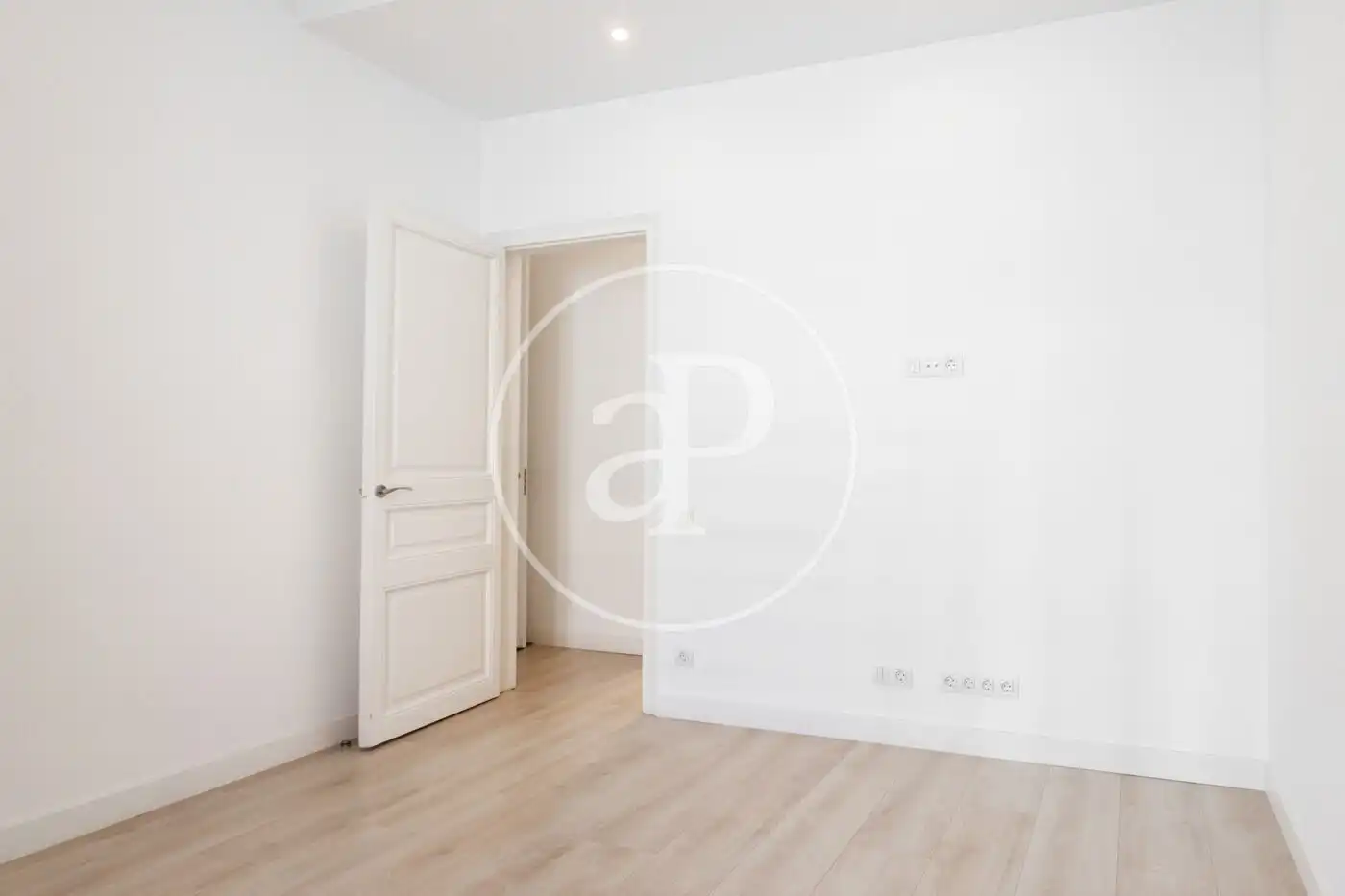 Flat with terrace to rent in C/ de Provença, imagen 12