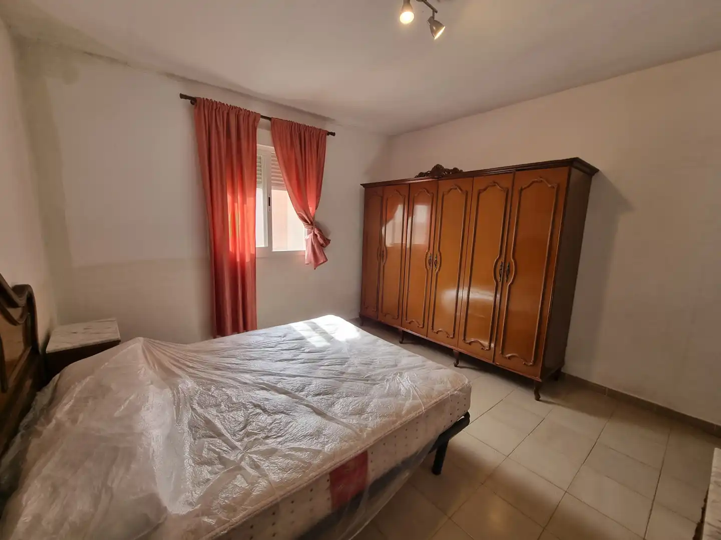 Dormitori de Casa o xalet en venda en Almería amb Jardí privat, Terrassa i Moblat