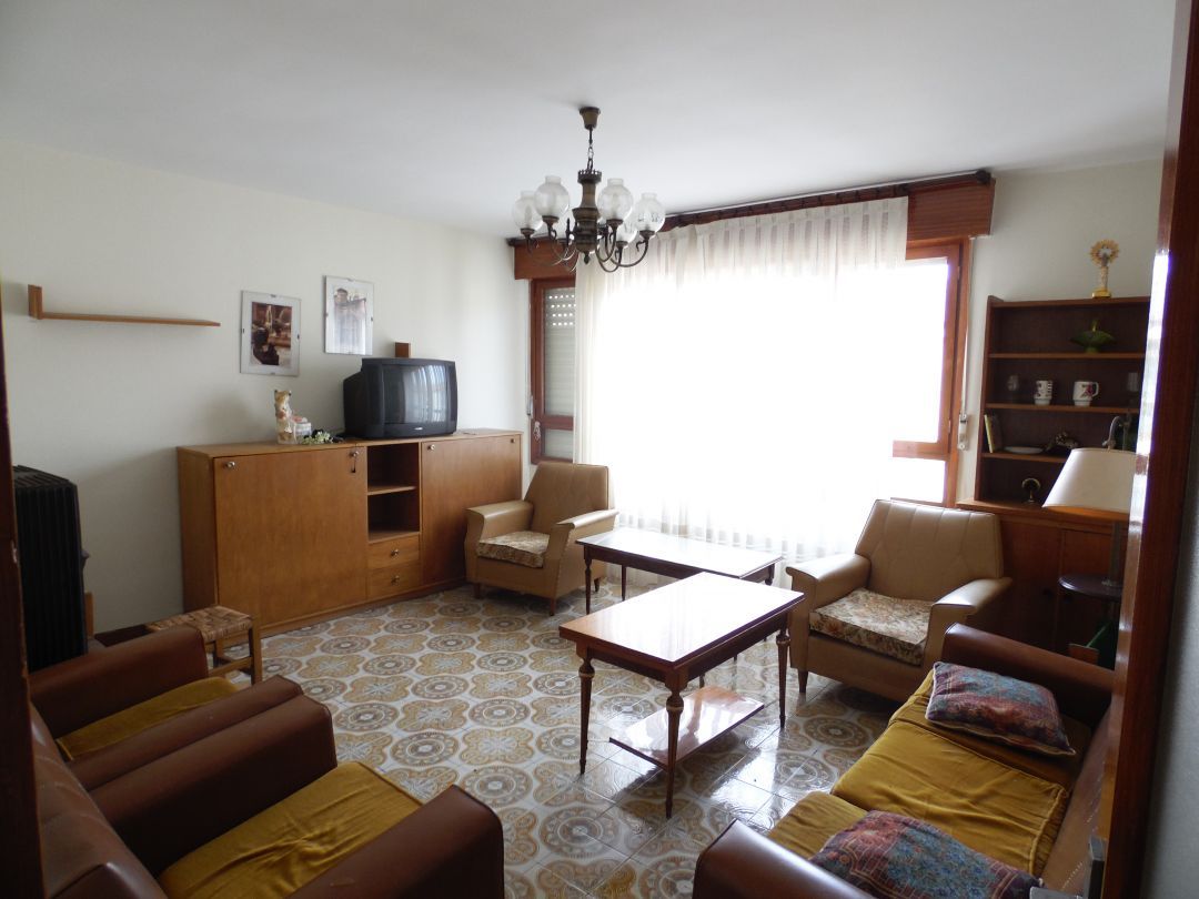 Sala d'estar de Pis en venda en Valle de Losa amb Calefacció, Terrassa i Moblat