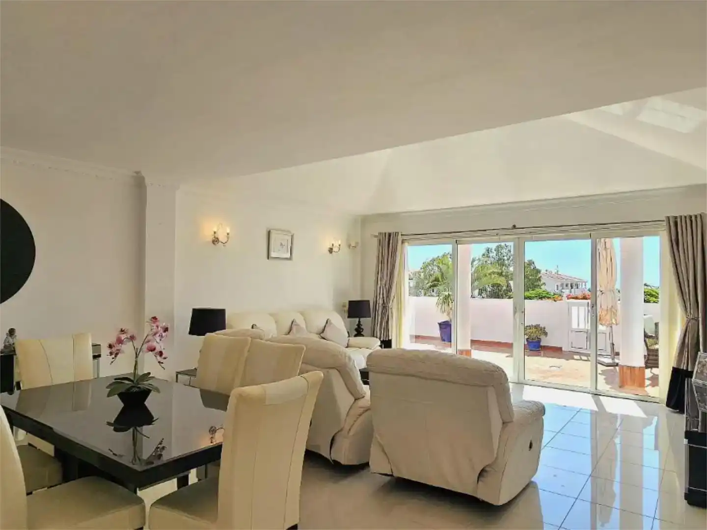 Sala d'estar de Casa o xalet en venda en Adeje amb Aire condicionat, Jardí privat i Traster