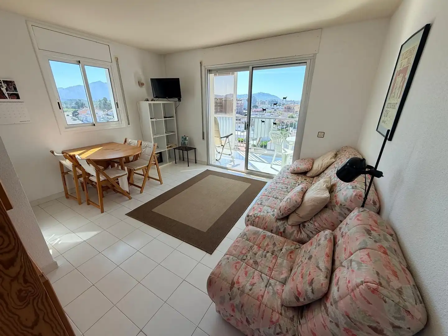 Sala d'estar de Estudi en venda en Roses amb Calefacció, Terrassa i Moblat