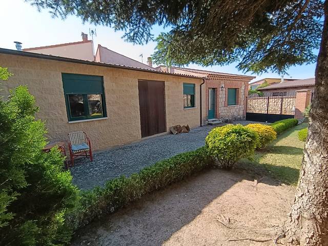 Casa-chalet en Venta en Calle las Escuelas en Solarana