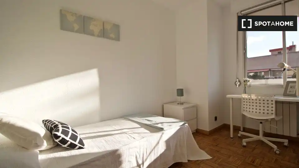 Habitación de Piso de alquiler en Madrid con Aire acondicionado, Calefacción y Amueblado