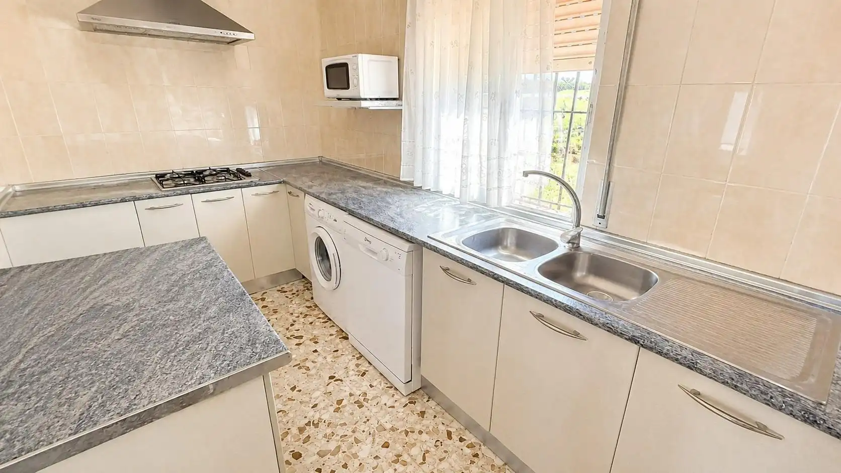 Cocina de Casa o chalet en venta en Chiclana de la Frontera con Jardín privado, Terraza y Trastero