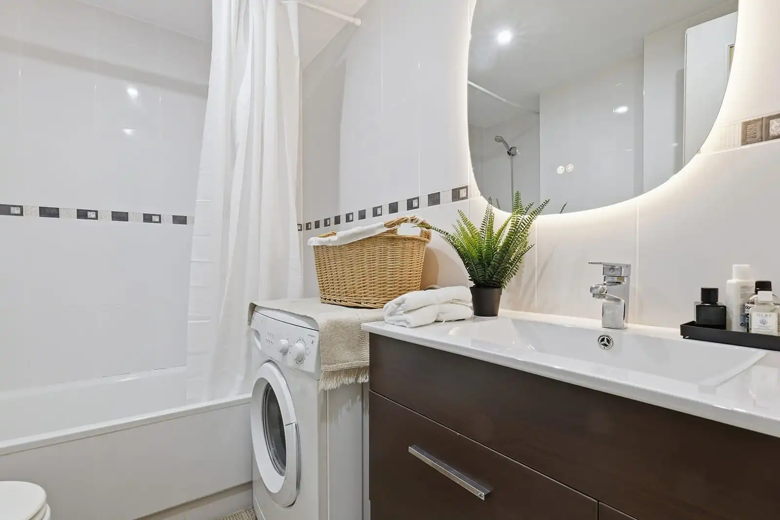 Baño de Apartamento de alquiler en Estepona con Terraza y Amueblado