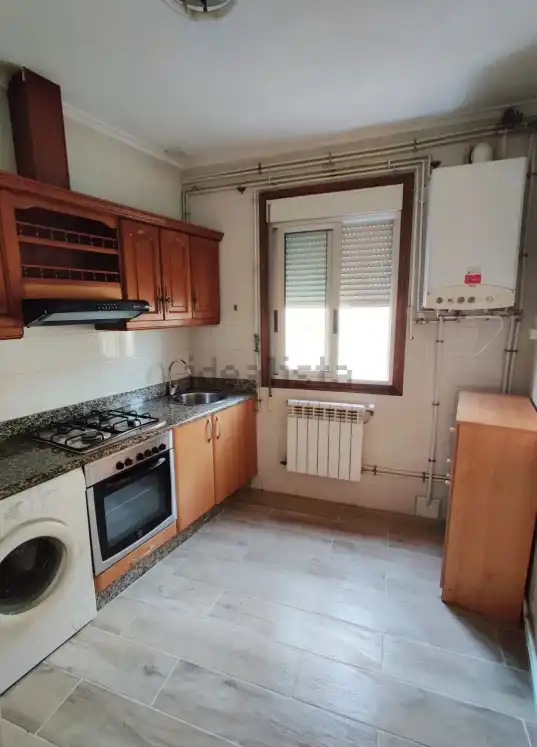 Cuina de Casa o xalet en venda en Ourense Capital  amb Calefacció, Jardí privat i Moblat