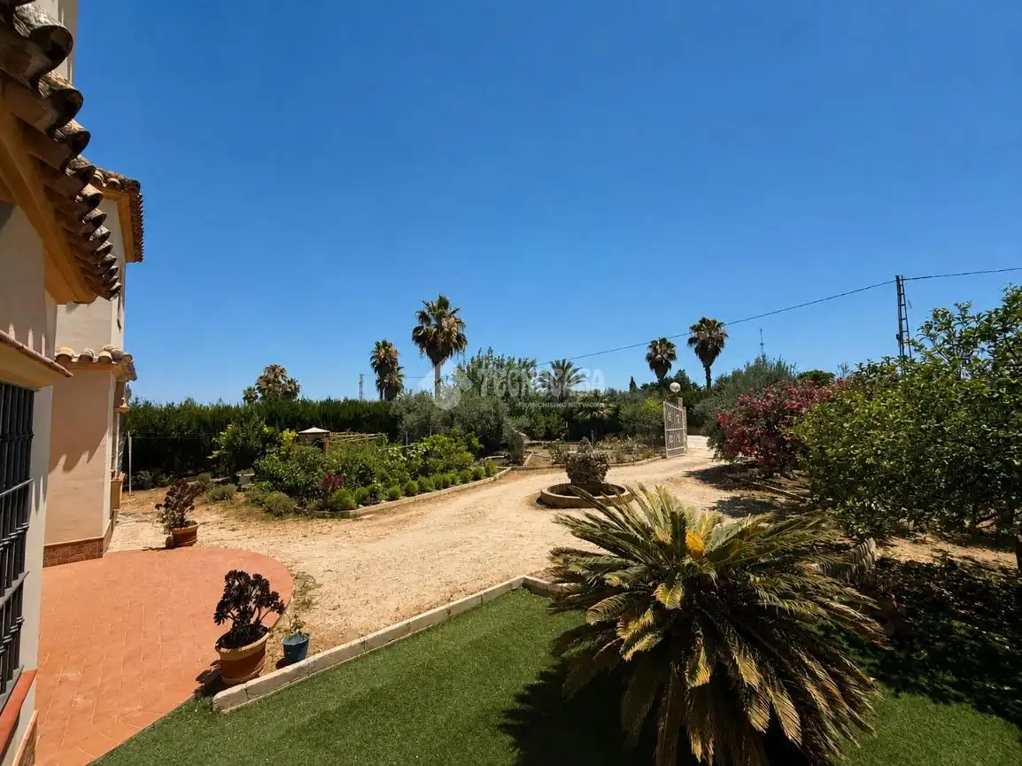 Jardín de Finca rústica en venta en Arahal con Aire acondicionado y Calefacción