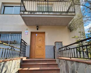 Vista exterior de Casa adosada en venda en Dosrius amb Calefacció, Jardí privat i Terrassa