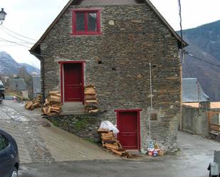 Vista exterior de Finca rústica en venda en Bausen amb Calefacció i Balcó