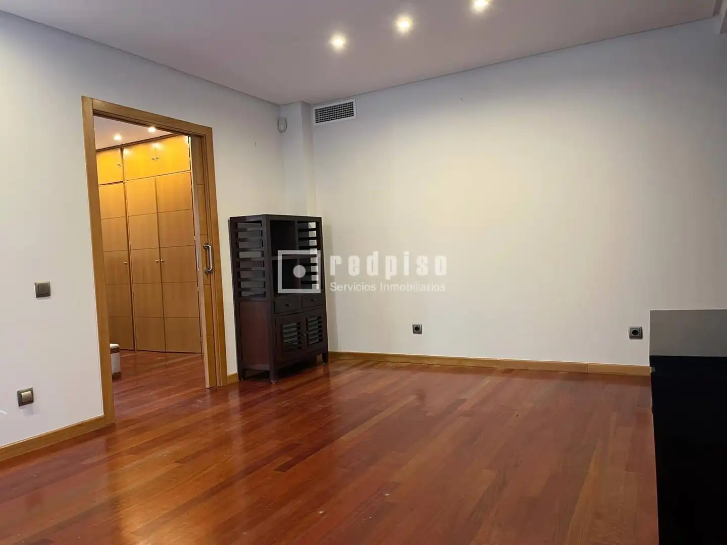 Dormitori de Pis de lloguer en Pozuelo de Alarcón amb Aire condicionat, Calefacció i Jardí privat