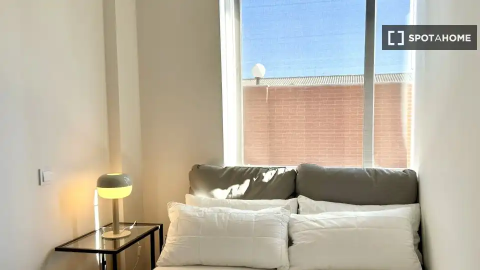 Bedroom of Flat for rent in Madrid  with Air Conditioner, Heating and Furnished