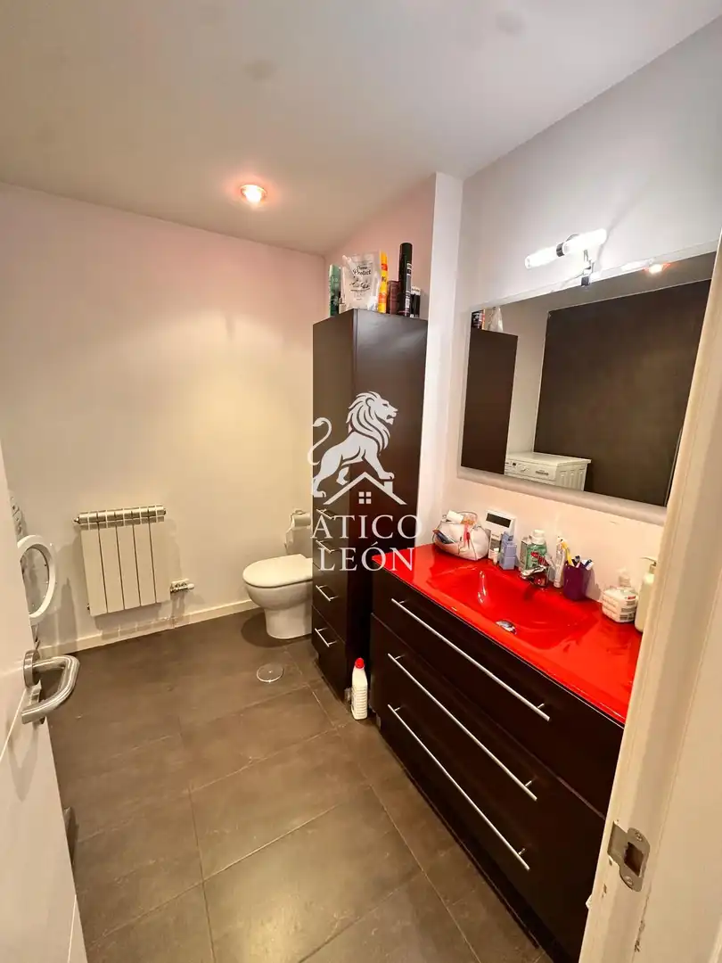 Baño de Casa adosada en venta en San Andrés del Rabanedo con Calefacción, Jardín privado y Parquet