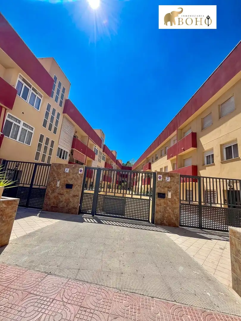 Flat with terrace to rent in Calle CATEDRATICO JOAQUIN RGUEZ 17