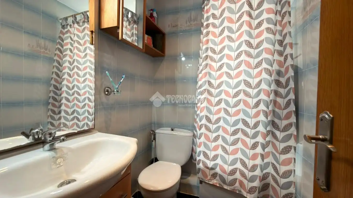 Bathroom of Flat for sale in Can Vidalet