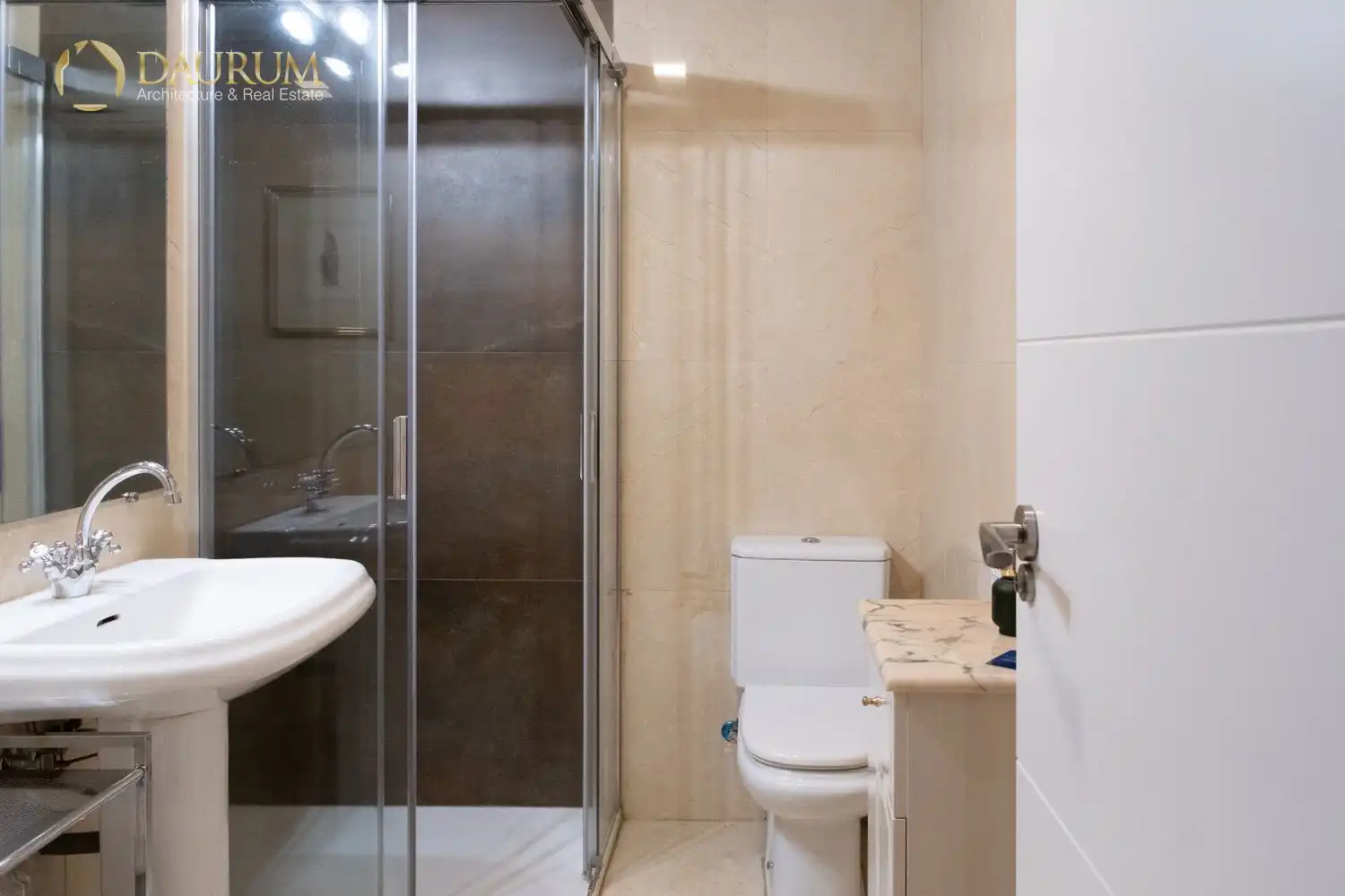 Baño de Casa adosada en venta en Madrid con Aire acondicionado, Calefacción y Terraza